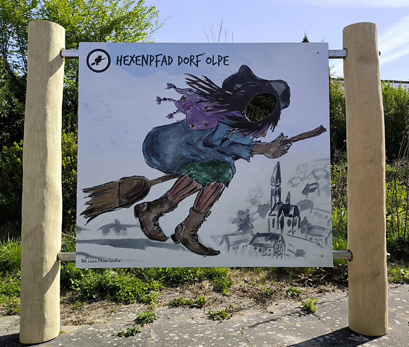 Foto der Hexen-Schautafel für den Hexenpfad Olpe