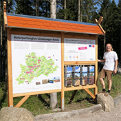 Kundenwünsche, Tafelträger aus Holz für Beschilderung mit Schautafel Kundenwünsche, Tafelträger aus Holz für Beschilderung mit Schautafel
